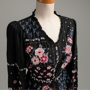 Savanna Jane Black Embroidered Floral Ruffled Top Sz S